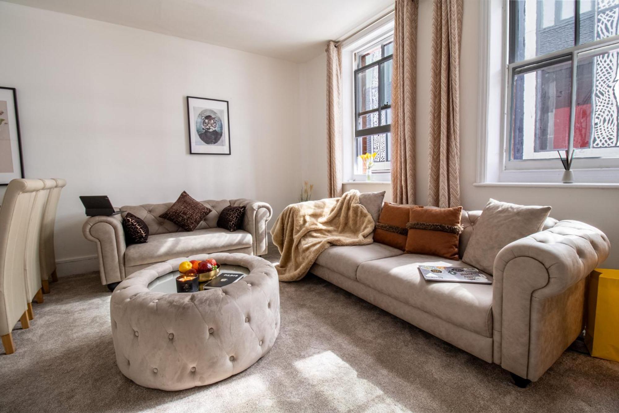 Mayfair Maisonette Chic Spacious 2-bed - 33a Londen