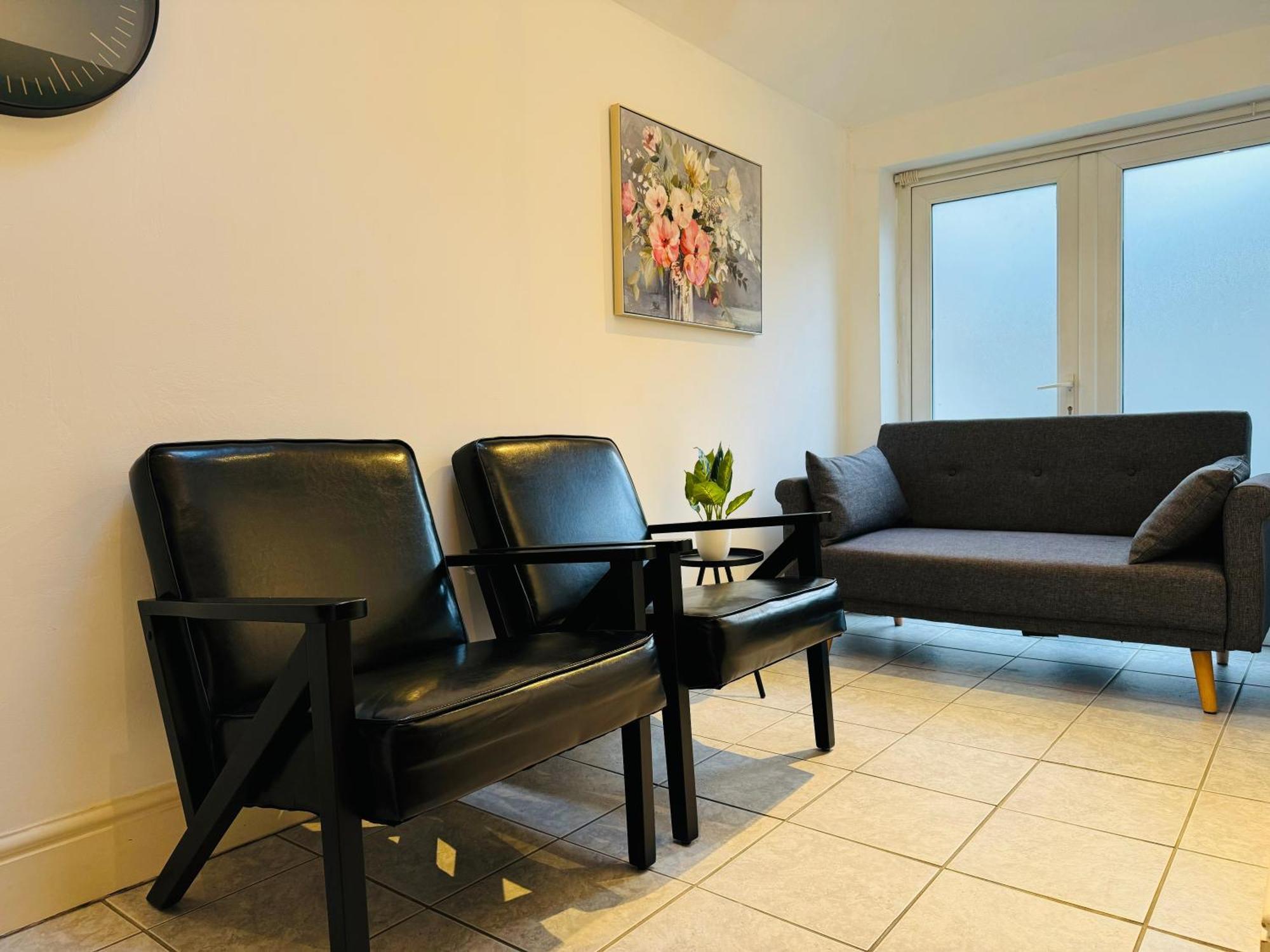 Falcon - 2 Bedroom Ground Floor Flat In Lägenhet