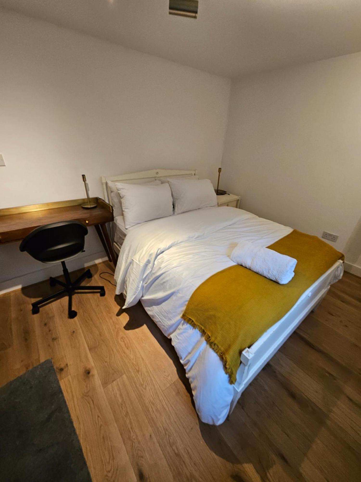 Mia Residence, Waterloo 4bed Apa Apartment London