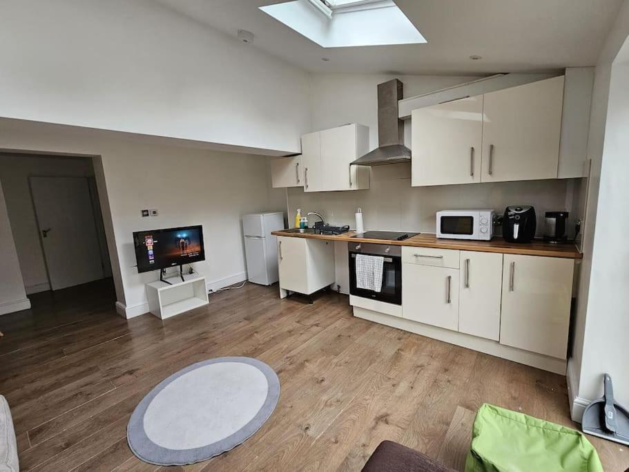 Beautiful Garden Flat Near Londres