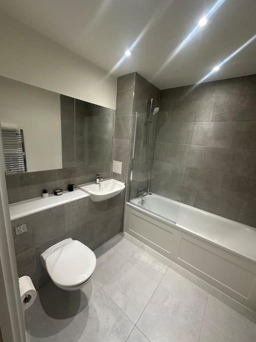 Luxury 2 Bed * London