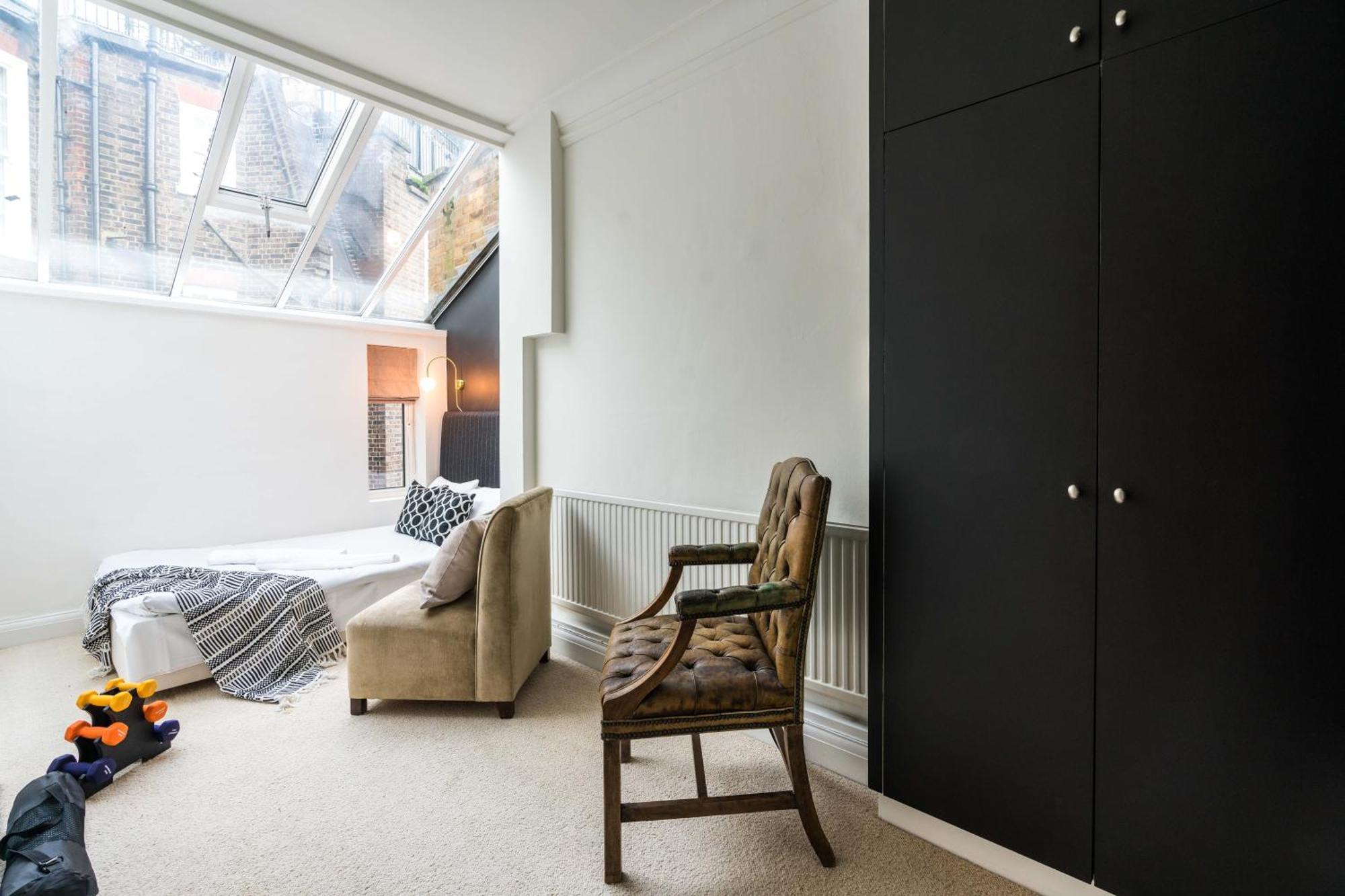 Buckinghampalace-belgravia-saintsjames-trafalgar Square-victoria Villa
