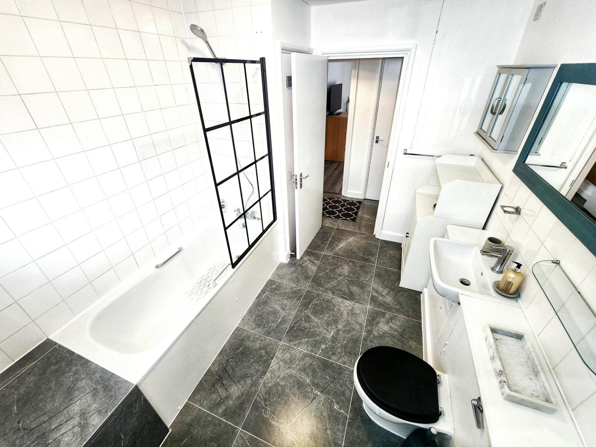 Brand New Flat - Canary Wharf * Londen