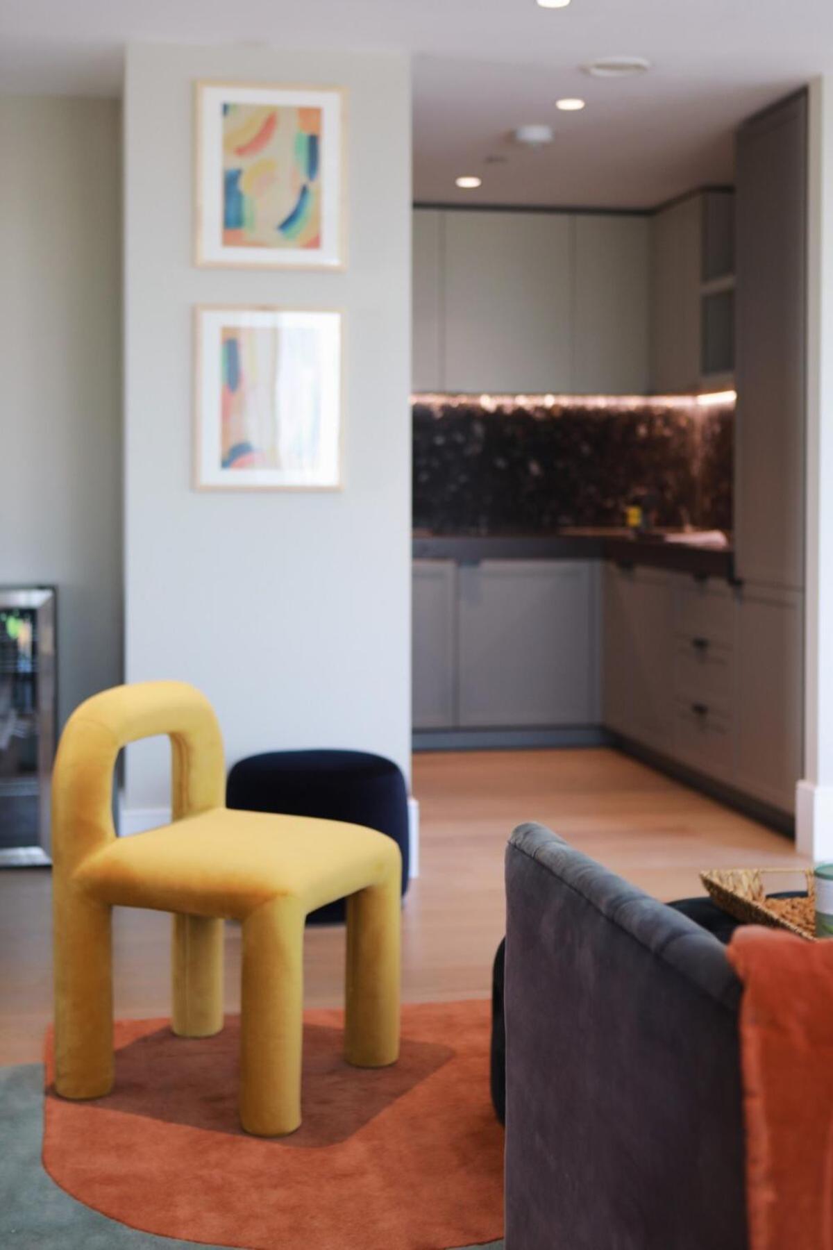 O2- Luxurious 3bd Flat With Stunning View Balcony Apartment