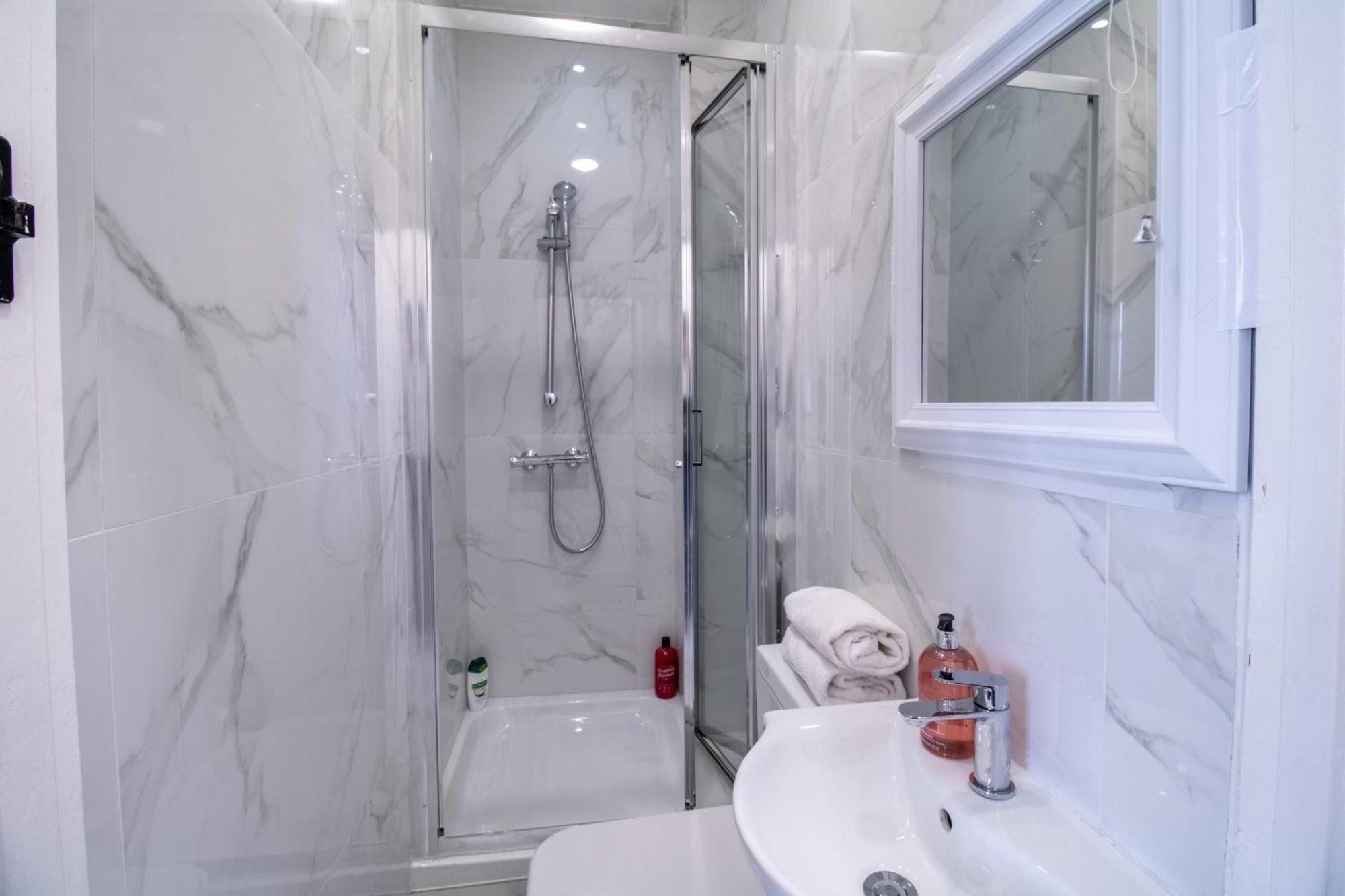 Elegant 3 Bedroom On Oxford Street Luxury Living In 2gc Apartment