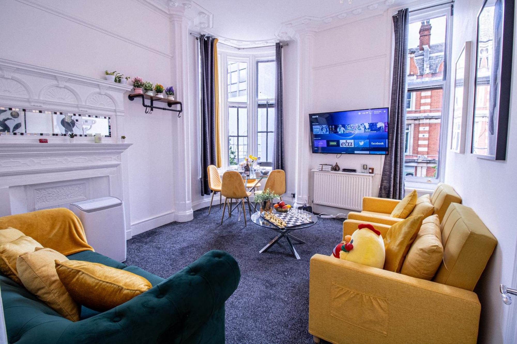 Elegant 3 Bedroom On Oxford Street Luxury Living In 2gc Apartment *