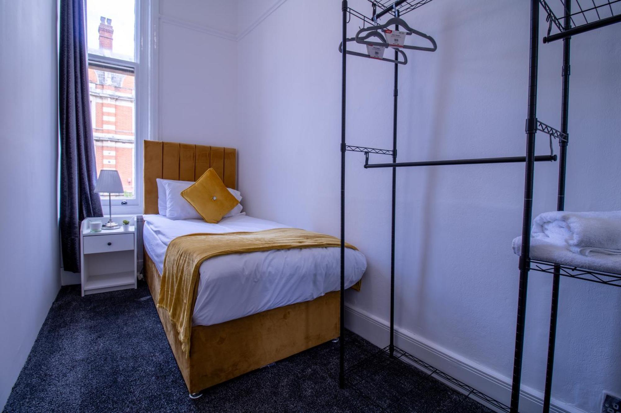 Elegant 3 Bedroom On Oxford Street Luxury Living In 2gc Apartment *