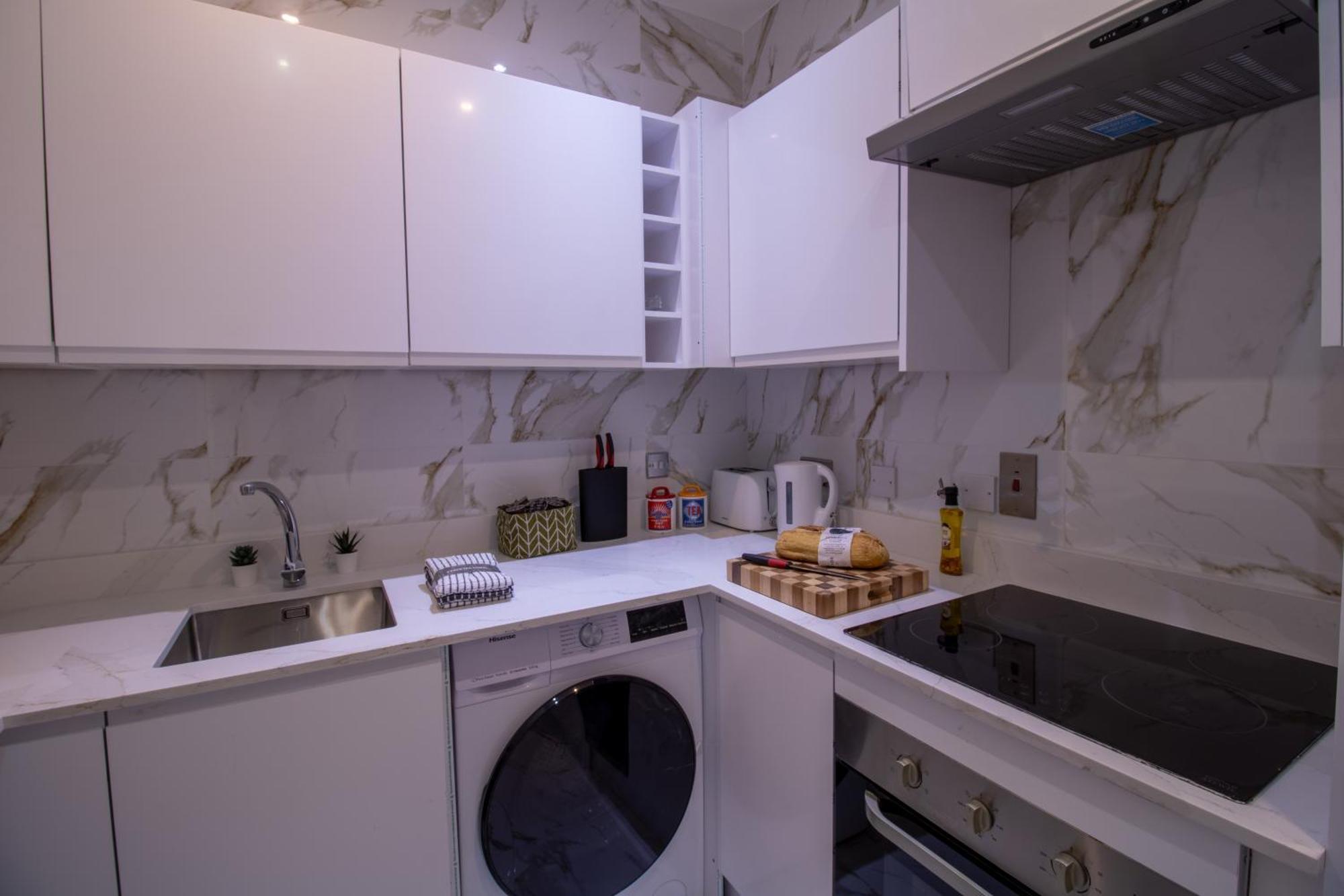 Elegant 3 Bedroom On Oxford Street Luxury Living In 2gc Apartment