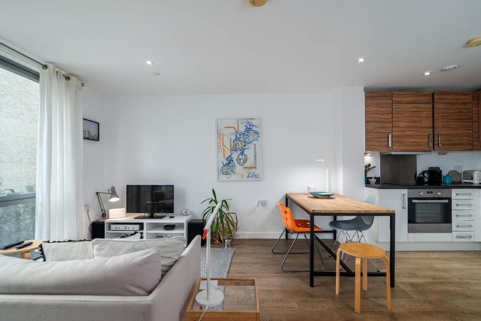 Lejlighed Guestready - Chic With Balcony In London