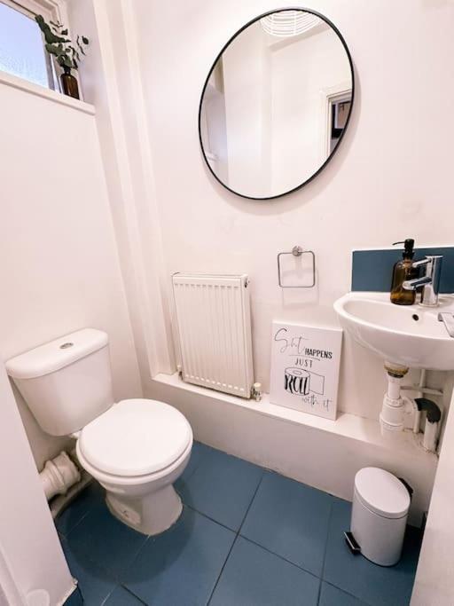 Bright & Spacious Split Level Flat In Kennington Appartamento Londra