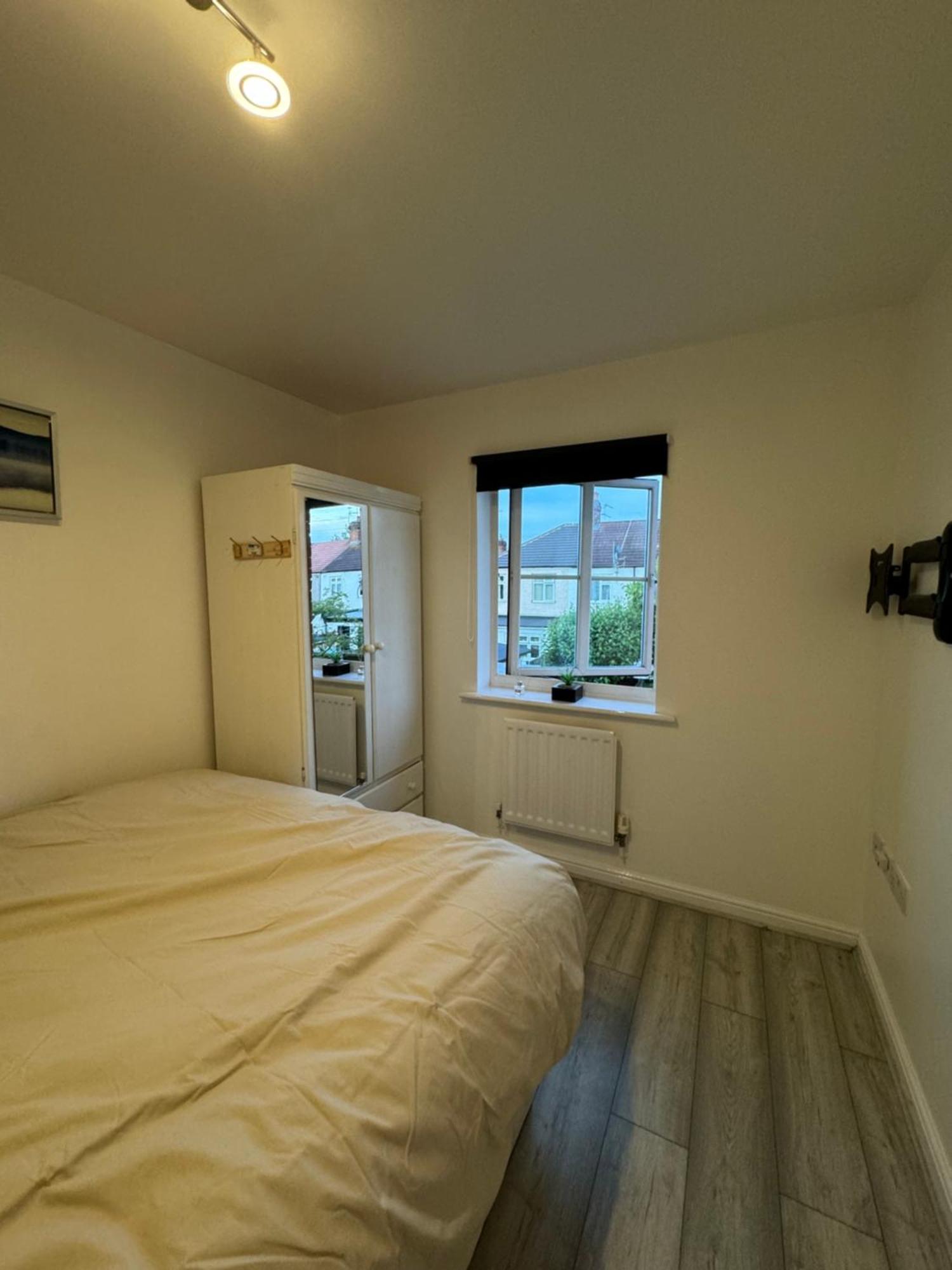 Spacious 3 Bedroom Home, With Private Driveway 5 Minutes From Excel Centre & Custom House Ferienhaus