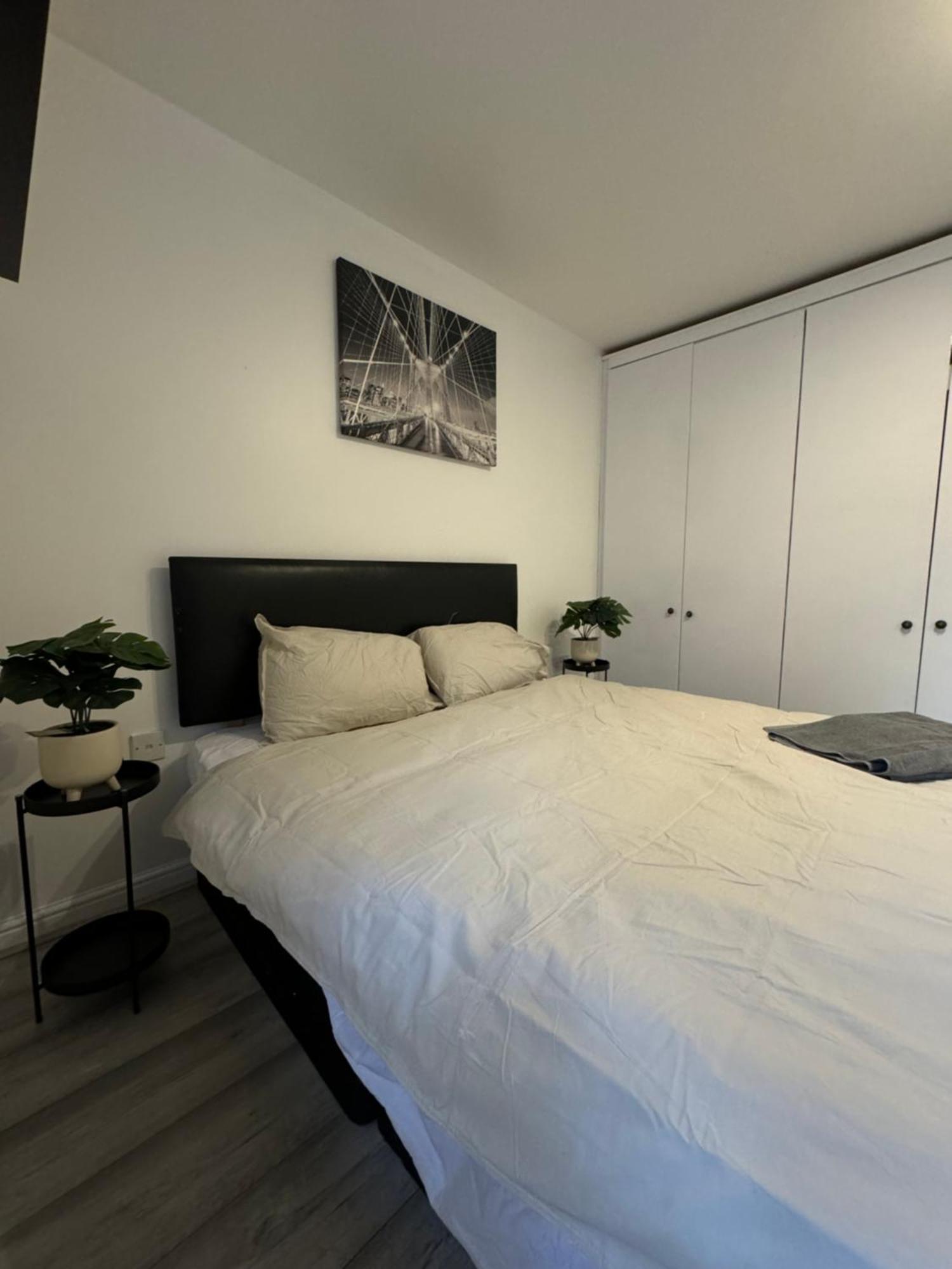 Ferienhaus Spacious 3 Bedroom Home, With Private Driveway 5 Minutes From Excel Centre & Custom House