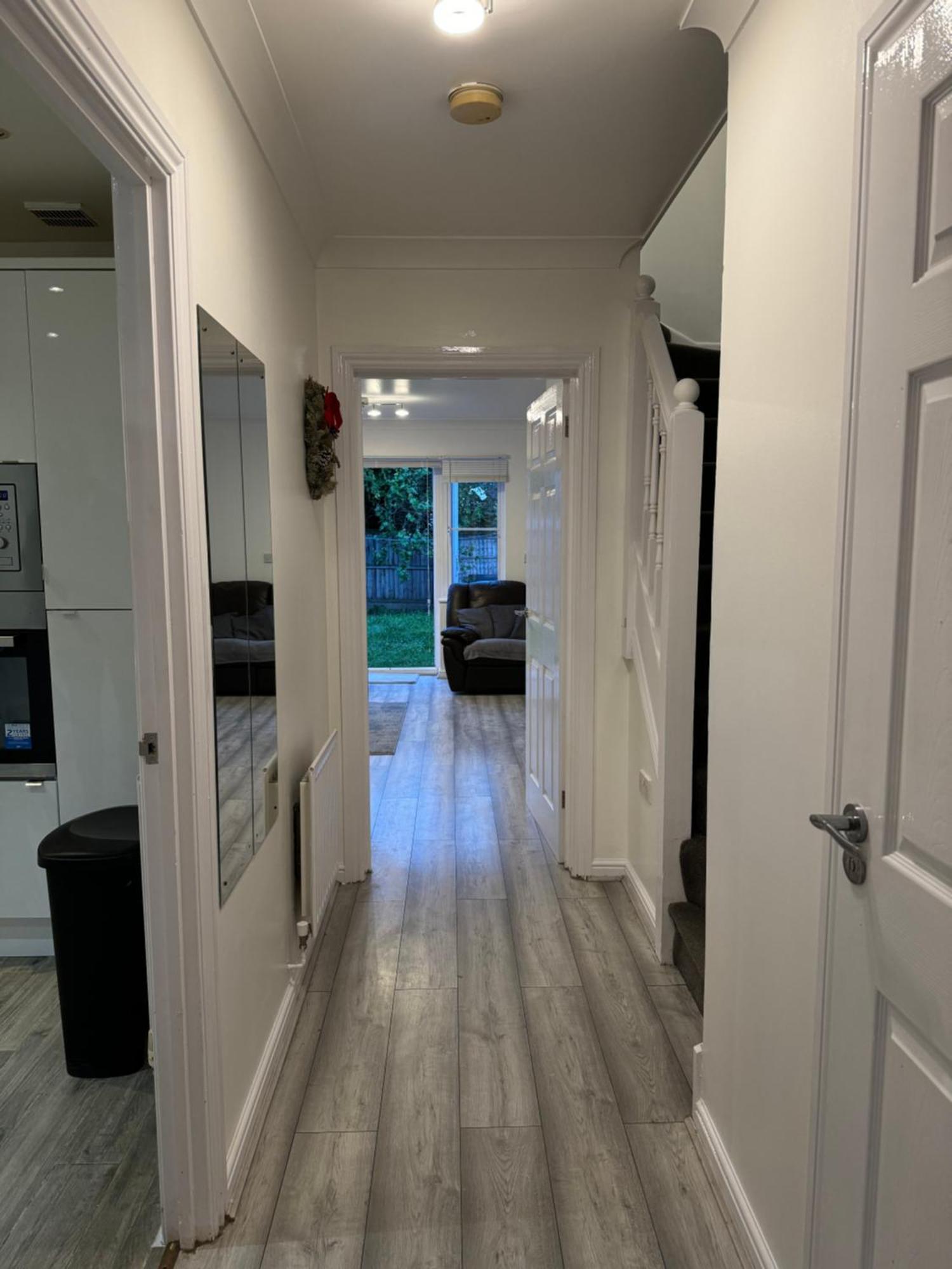 Spacious 3 Bedroom Home, With Private Driveway 5 Minutes From Excel Centre & Custom House London