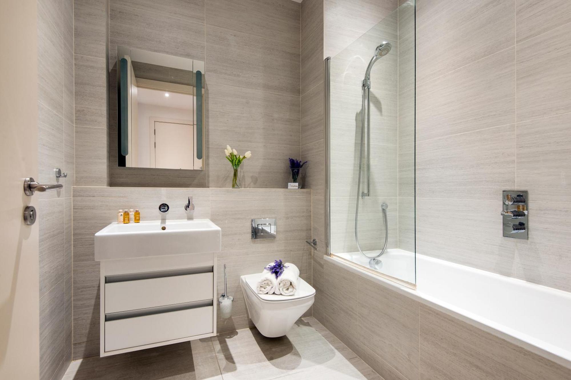Vibrant 2br Retreat In Baker Street Apartment London