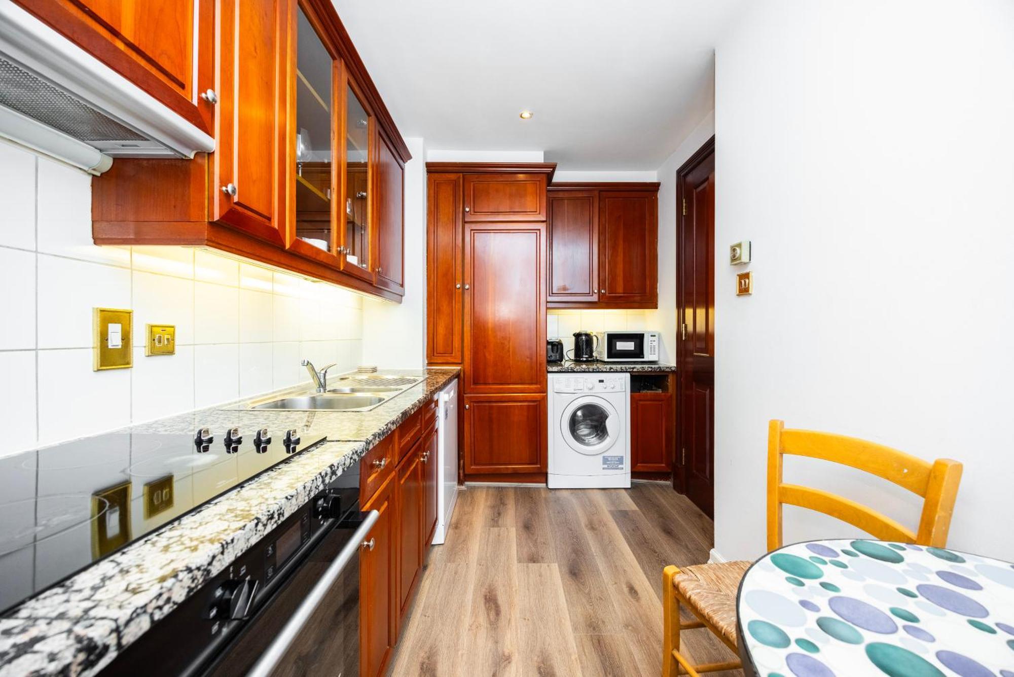 Aparthotel Carlton Court - Mayfair 5*