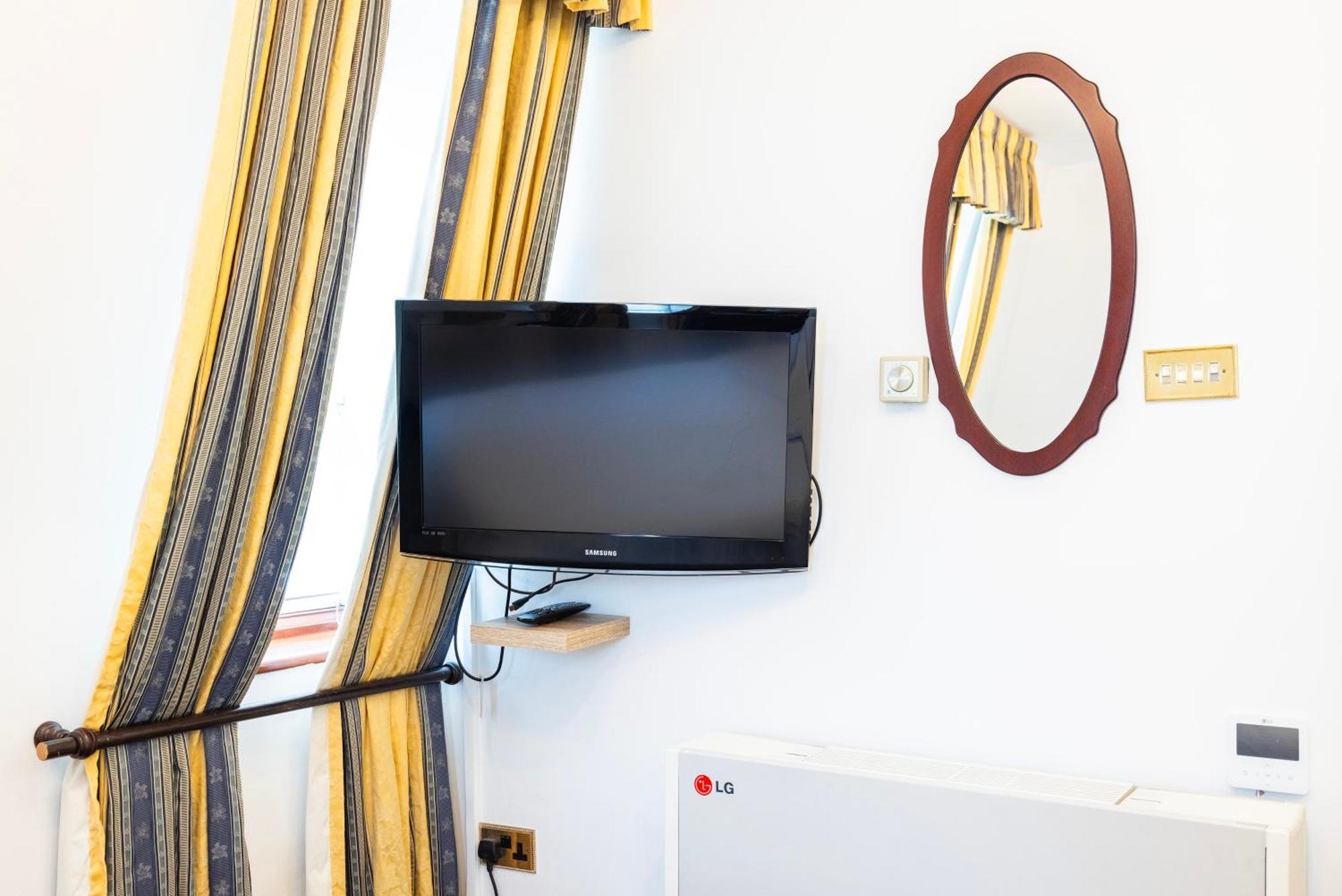 Carlton Court - Mayfair 5* London