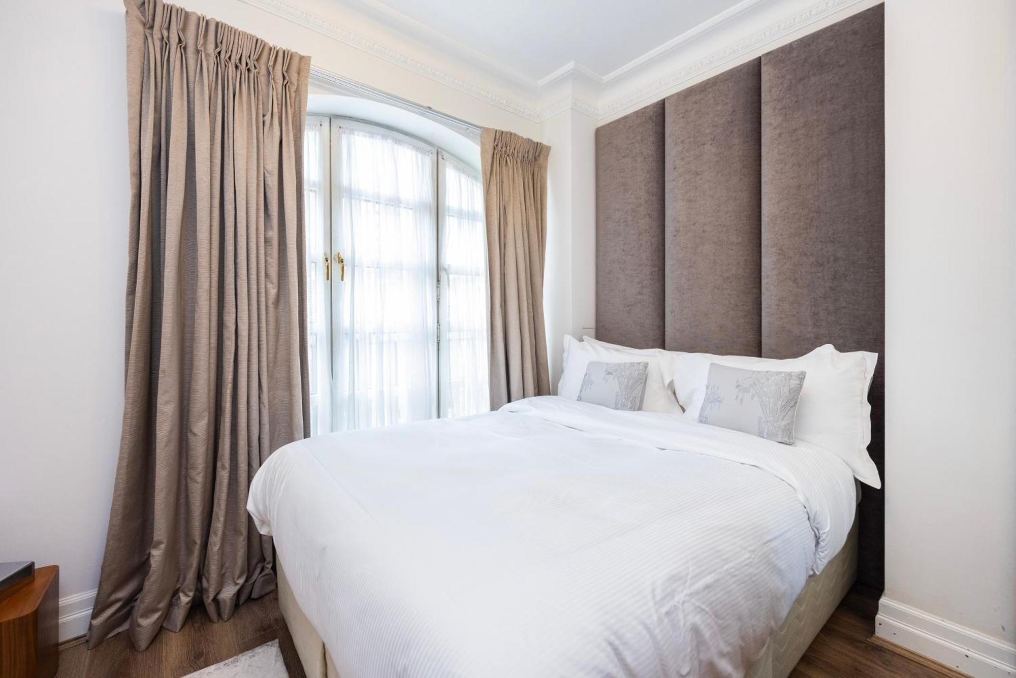 Carlton Court - Mayfair Aparthotel 5*