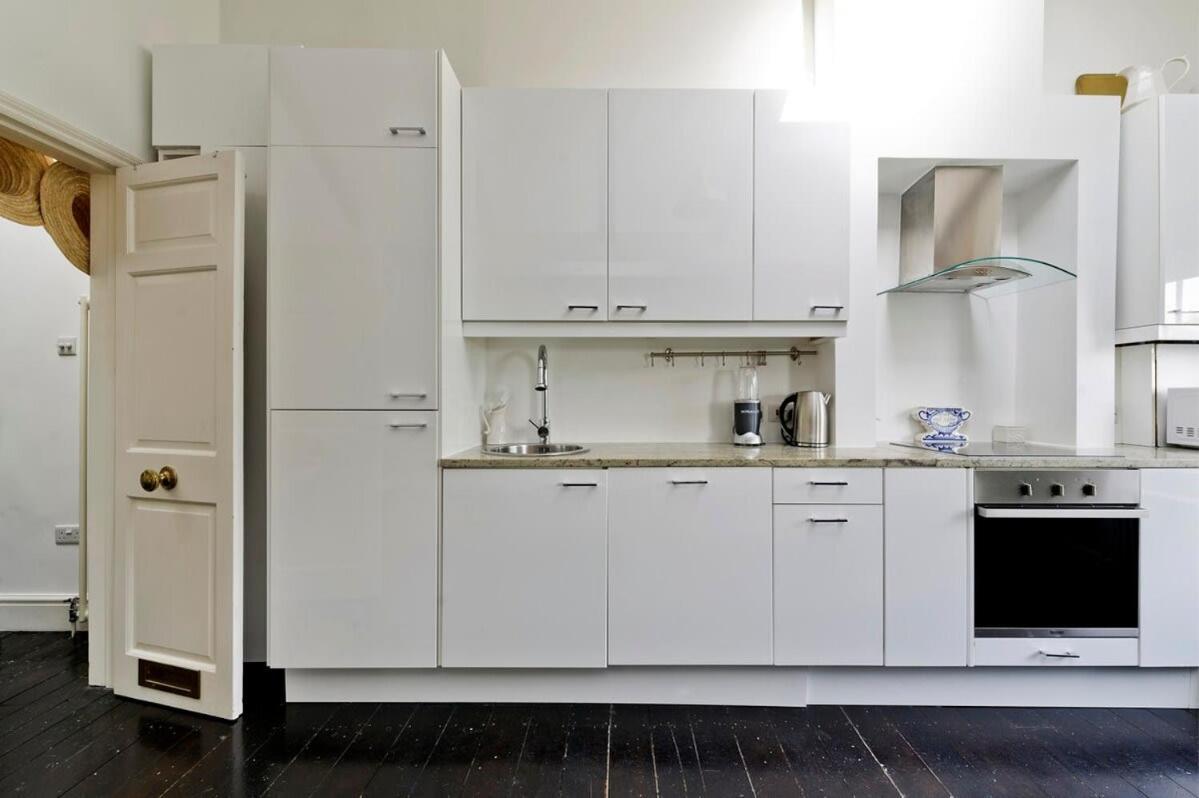 Long Discounts- 1 Bed Bohemian Loft Style Lejlighed *