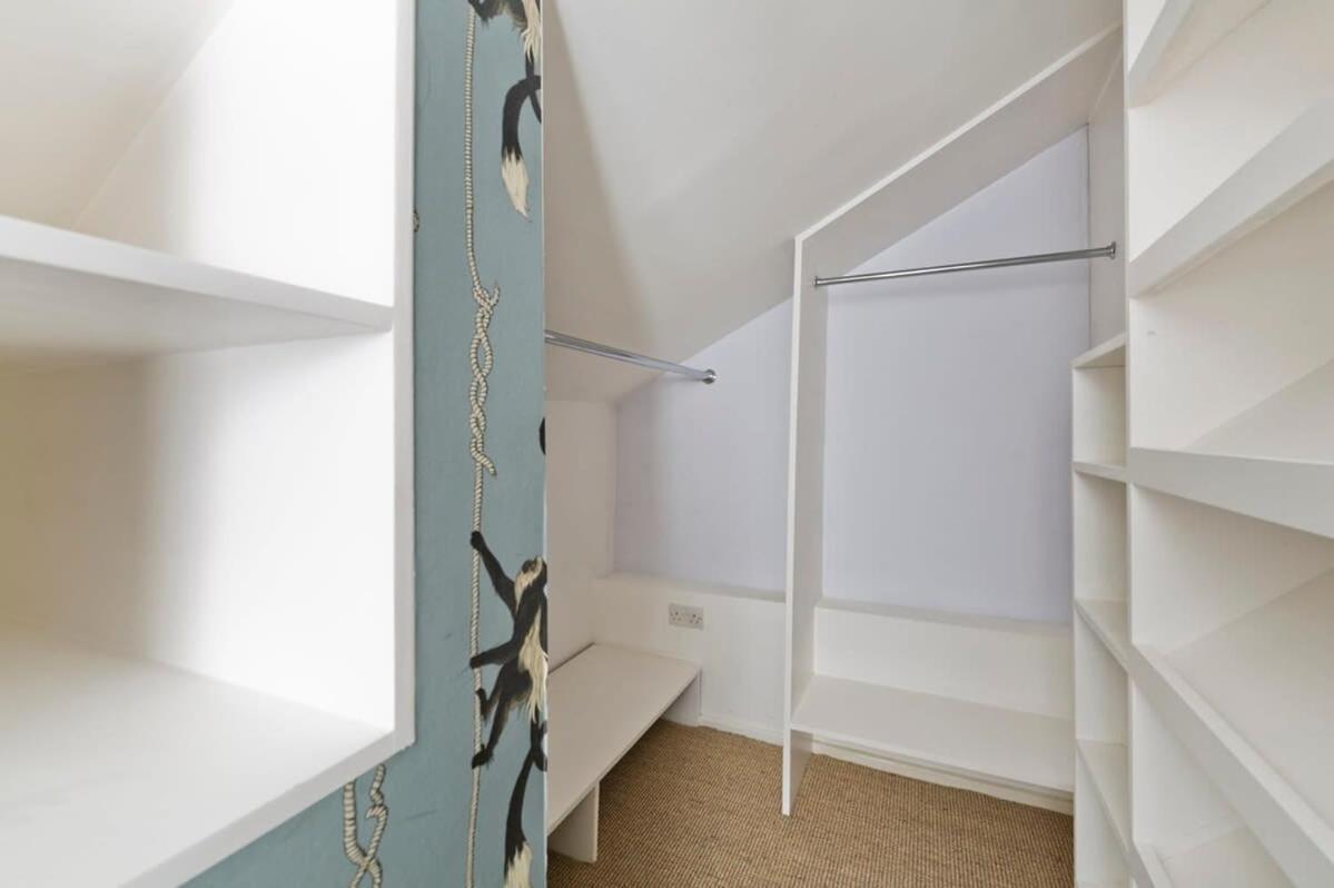 Long Discounts- 1 Bed Bohemian Loft Style Lejlighed