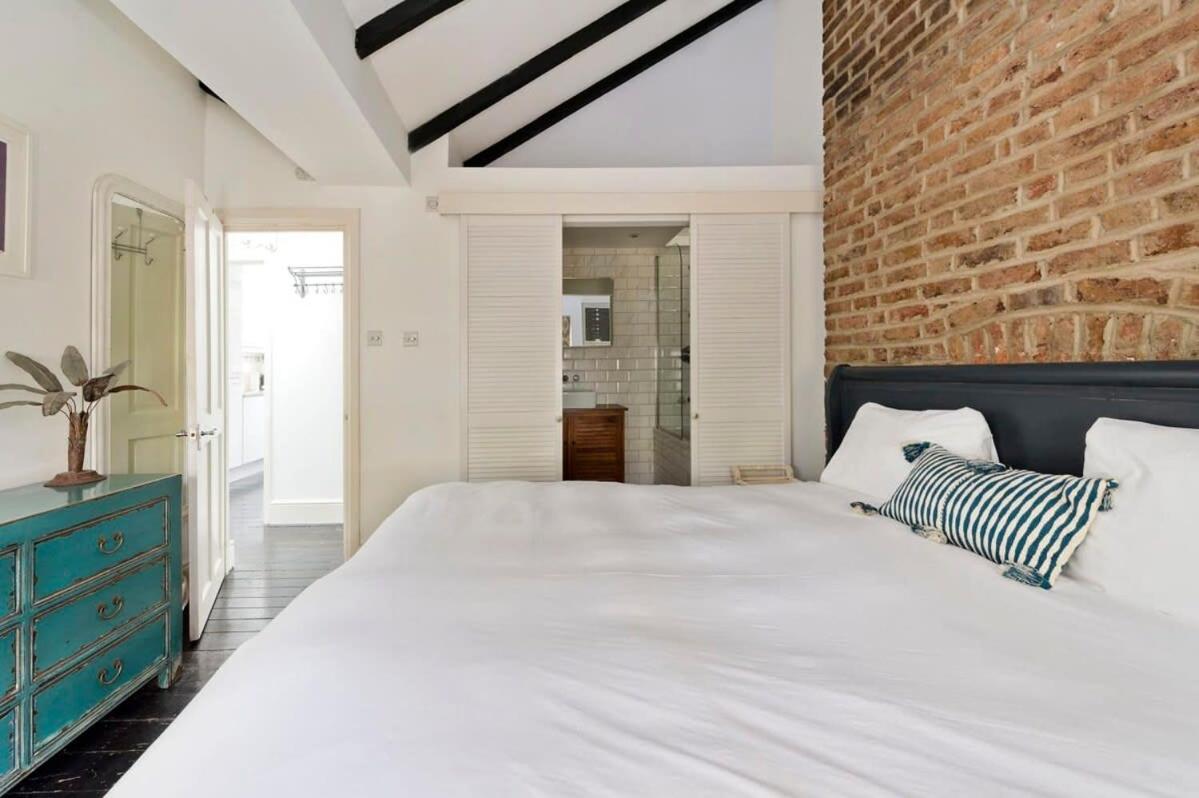 Long Discounts- 1 Bed Bohemian Loft Style Lejlighed