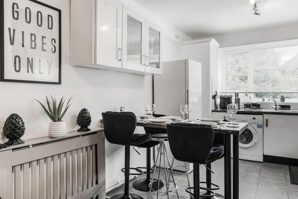 4 Bed Flat Sleeps Up To 9 Close To Brixton Appartement *