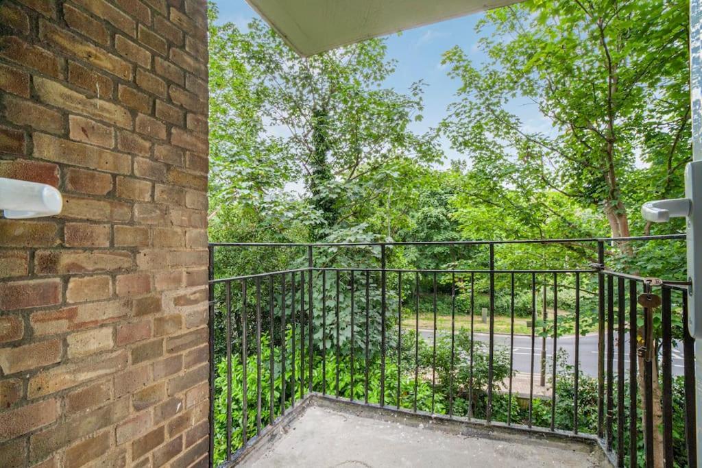 Elegant Retreat 1-bed Near Lejlighed