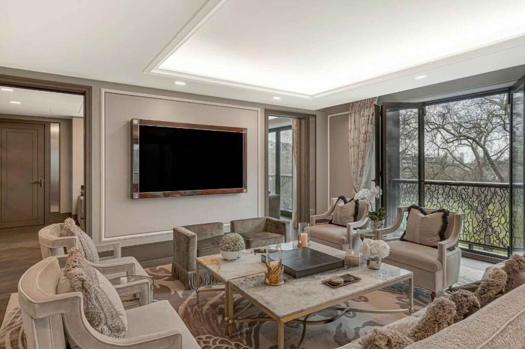 Ashburton Place One * London