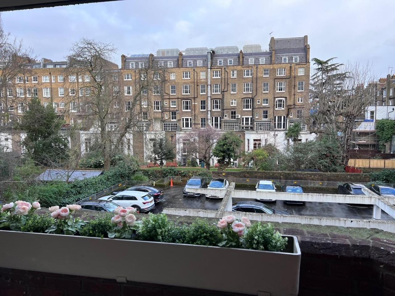 Refurbished Kensington With Balcony Near Tube Lägenhet *