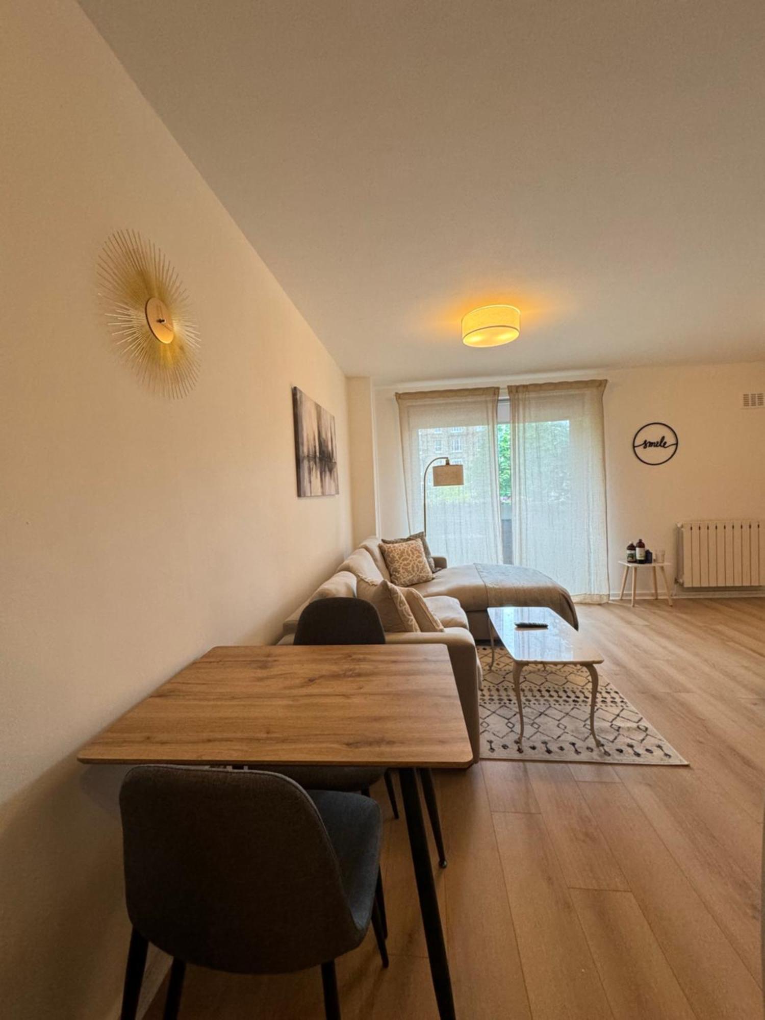 Refurbished Kensington With Balcony Near Tube Lägenhet London