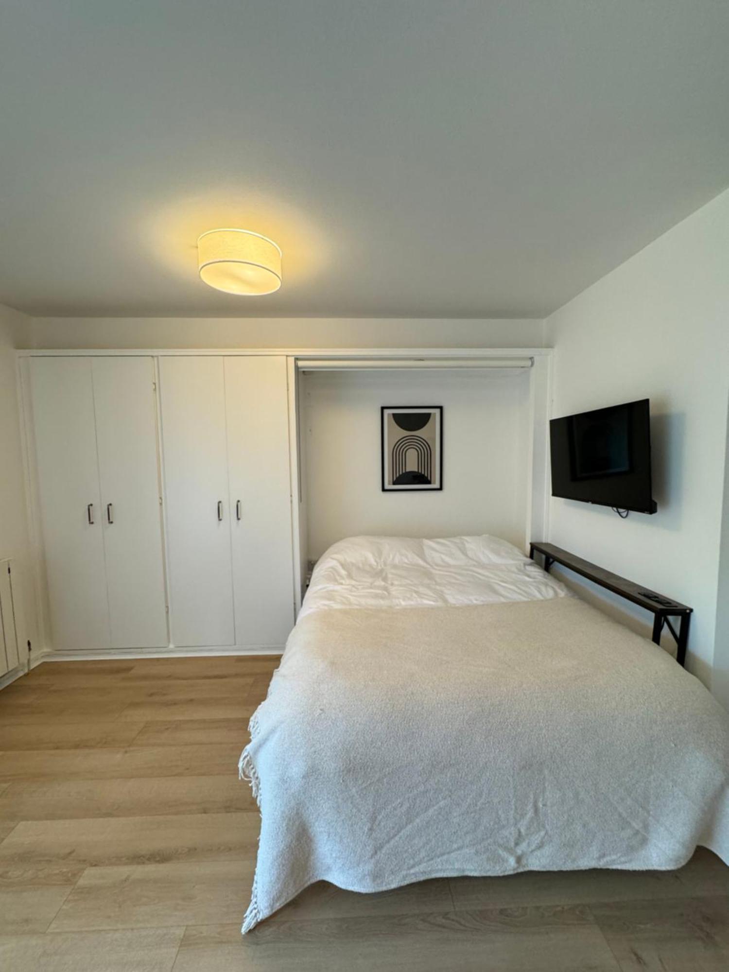 Refurbished Kensington With Balcony Near Tube Lägenhet