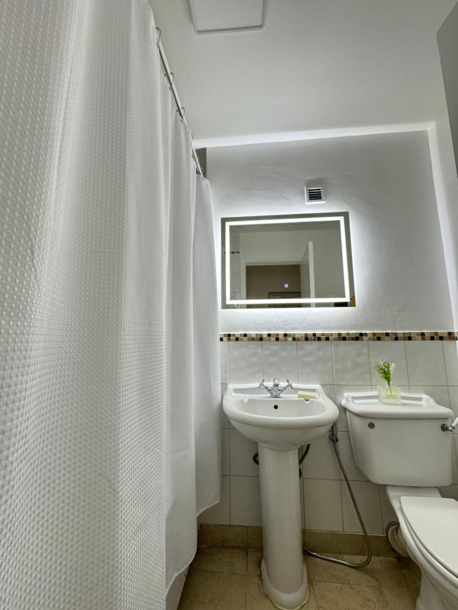 Refurbished Kensington With Balcony Near Tube Lägenhet *