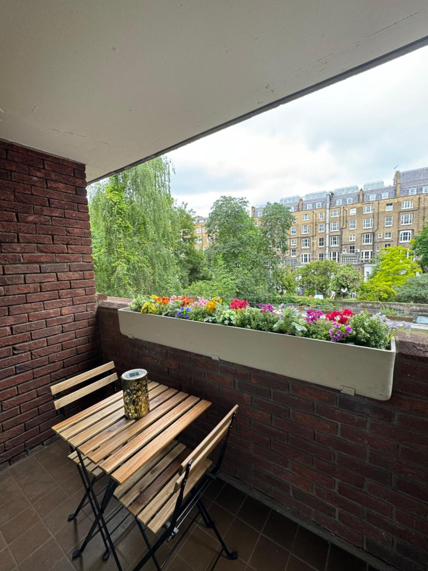 Lägenhet Refurbished Kensington With Balcony Near Tube *