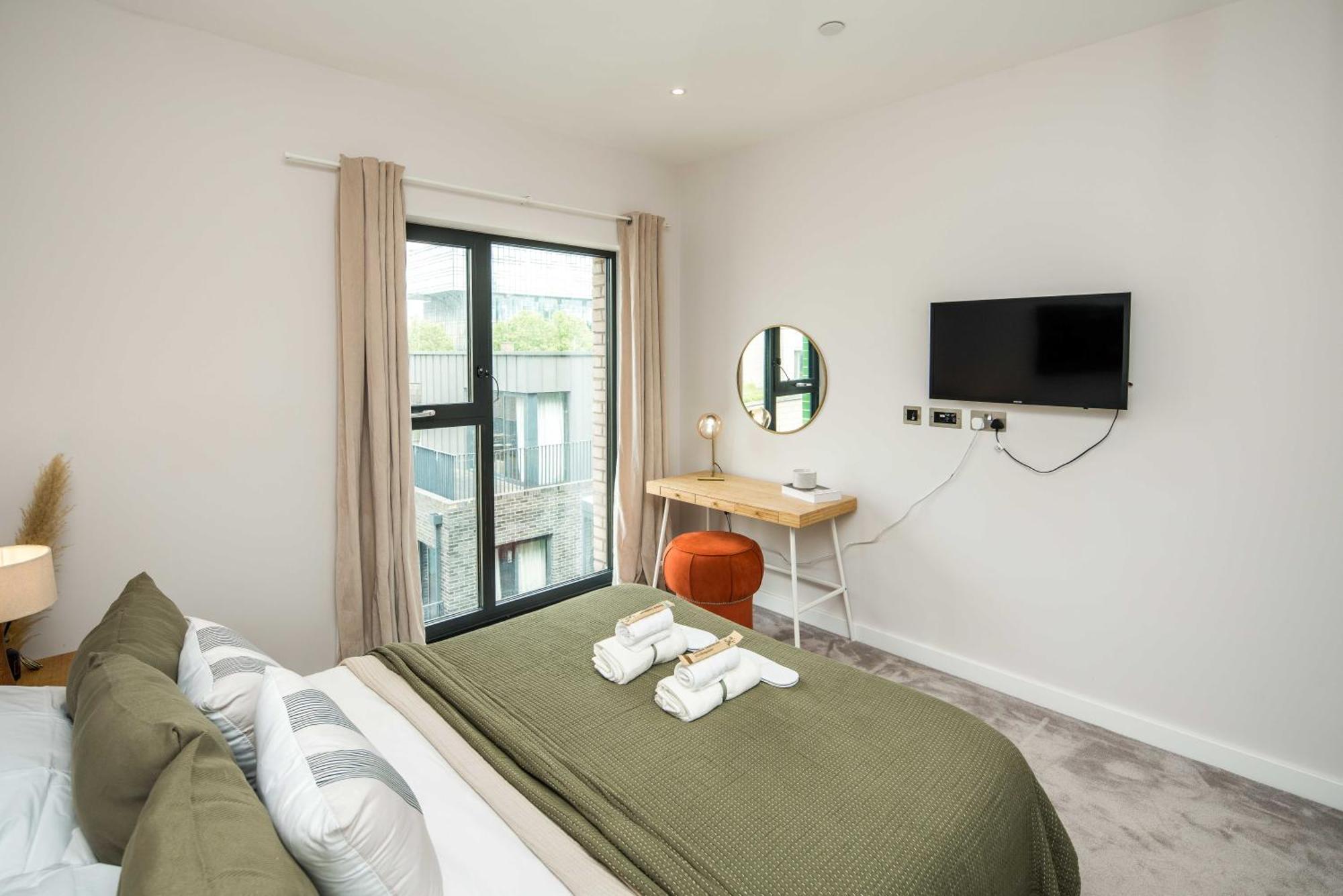 16 Minutes Walk To Eye, Shard View And Balcony Apartment