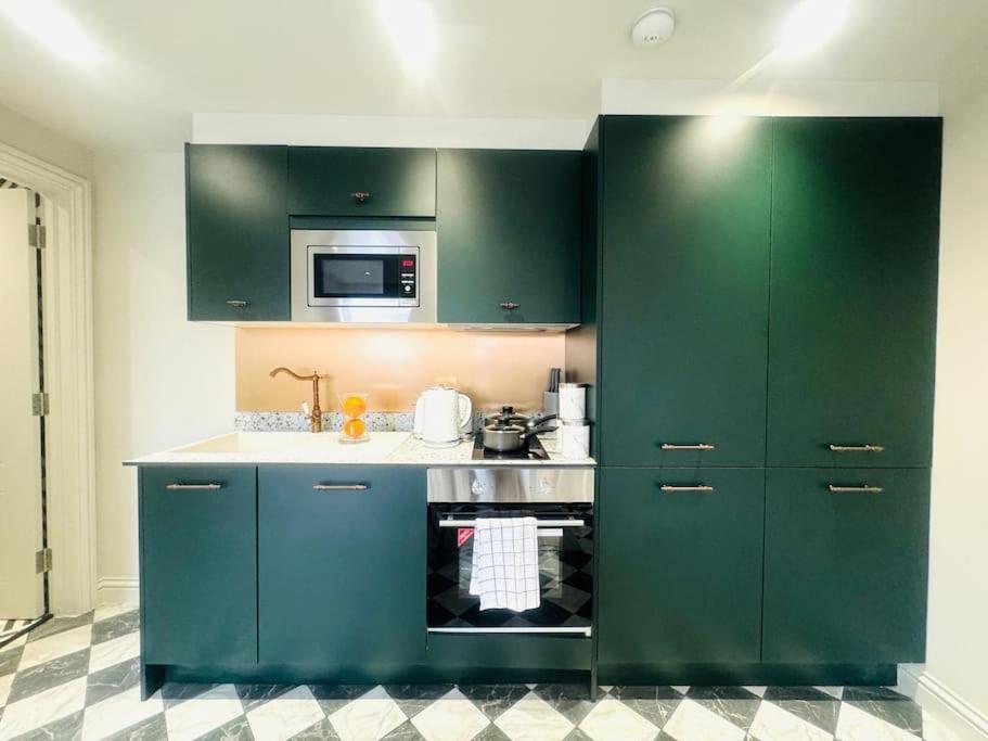 99 Apartment, Trendy Location D Leilighet London