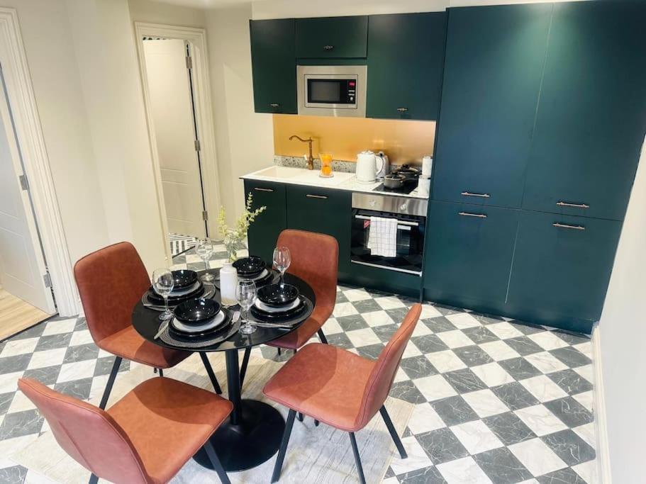 99 Apartment, Trendy Location D London