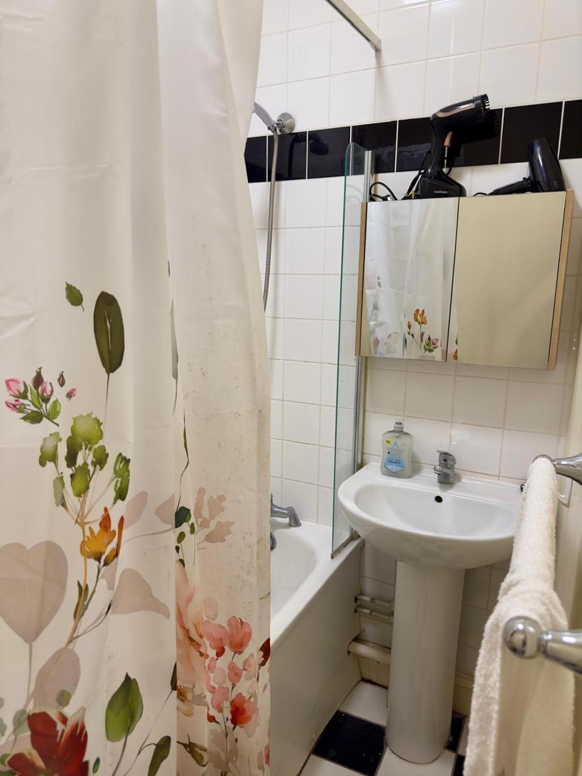 Lägenhet Budget 2 Bedroom Close To Hyde Park London