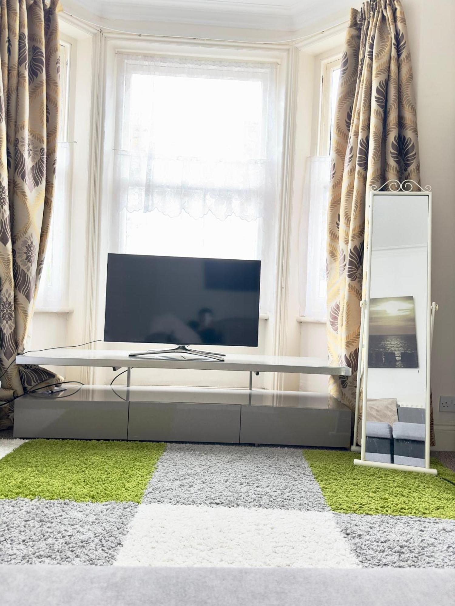 Budget 2 Bedroom Close To Hyde Park * London