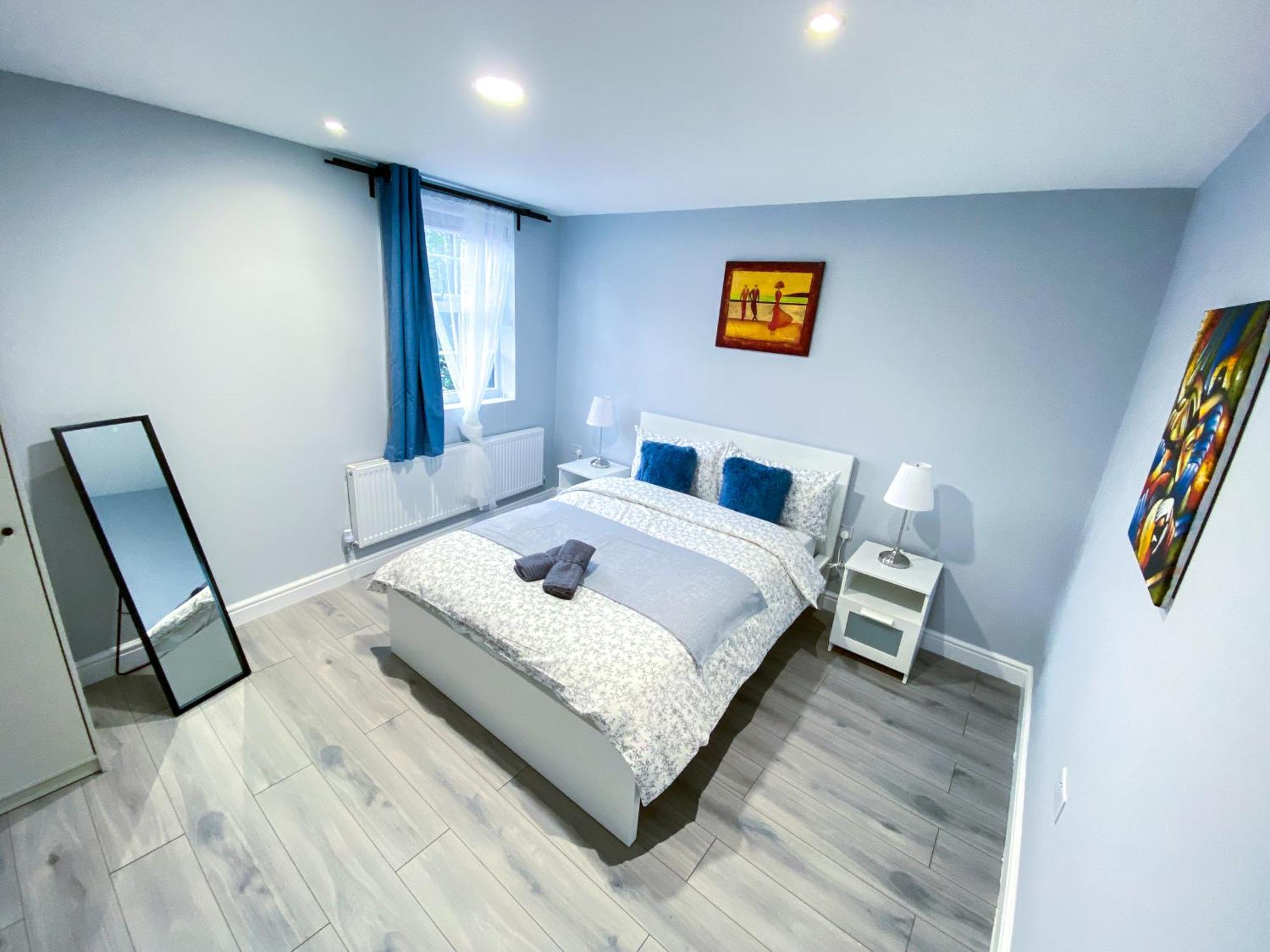 Apartment Spacious 2-bedroom Flat In - F3
