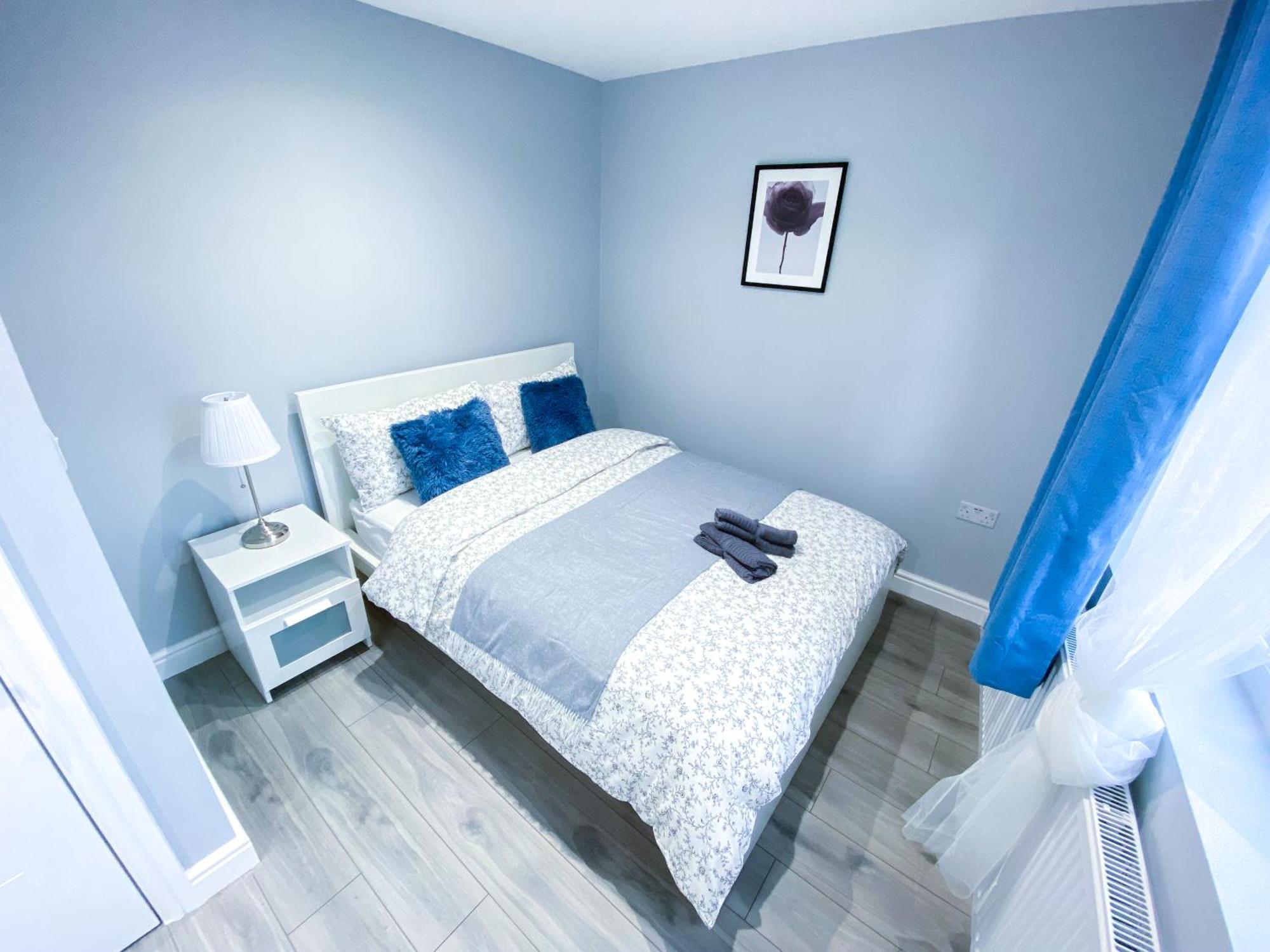 Spacious 2-bedroom Flat In - F3 Apartment London