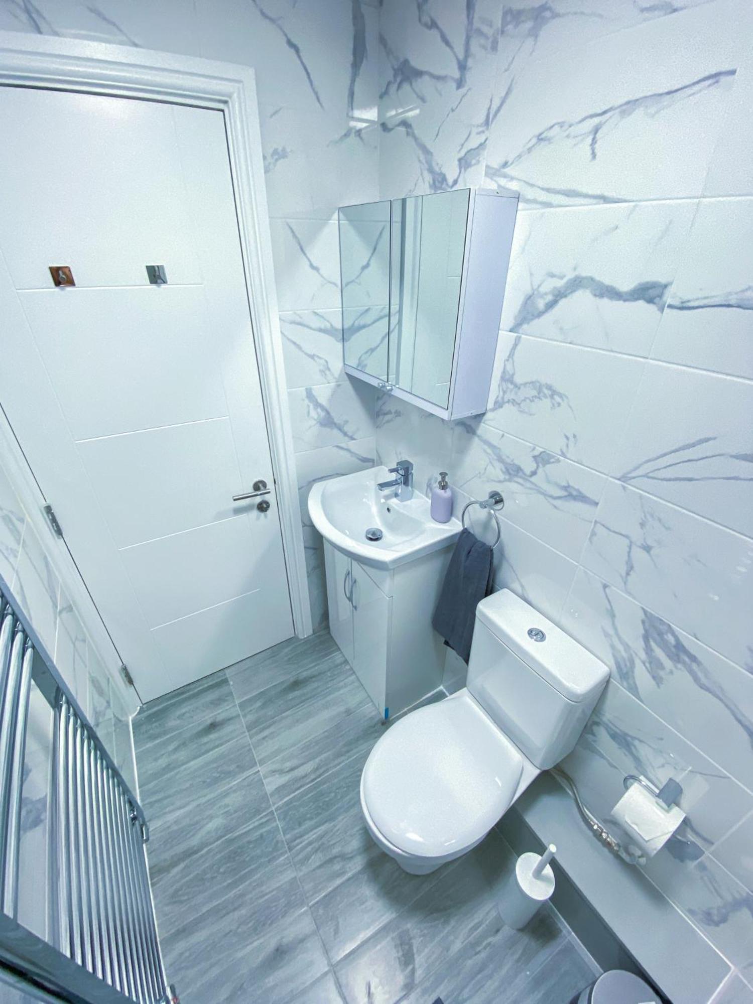 Spacious 2-bedroom Flat In - F3 Apartment *