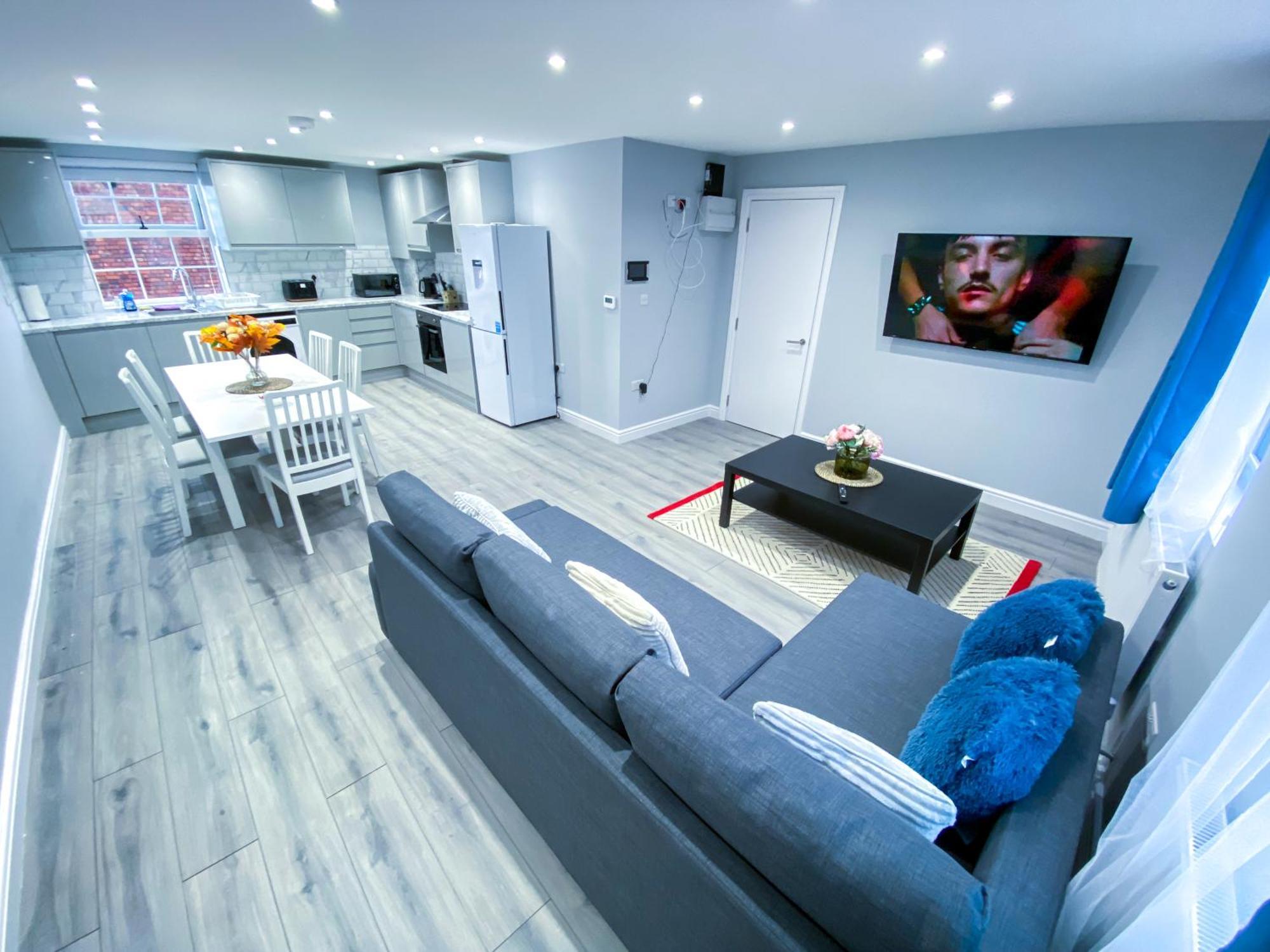 Spacious 2-bedroom Flat In - F3 Apartment London