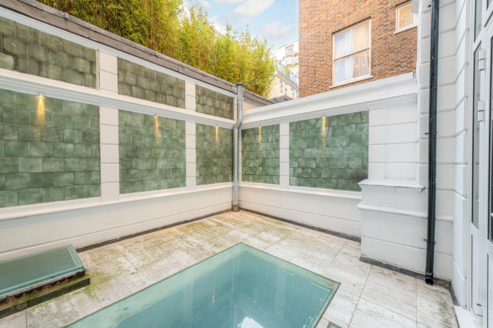 20 Hertford Street 4*