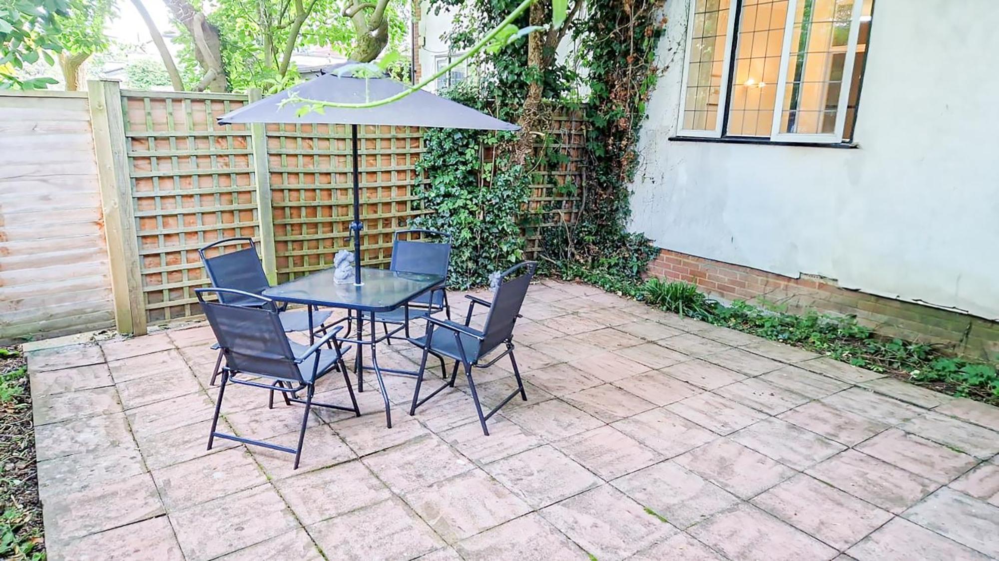 Cosy Near Hampstead Heath With Free On-site Parking & Private Gardens, Golders Green Appartement *