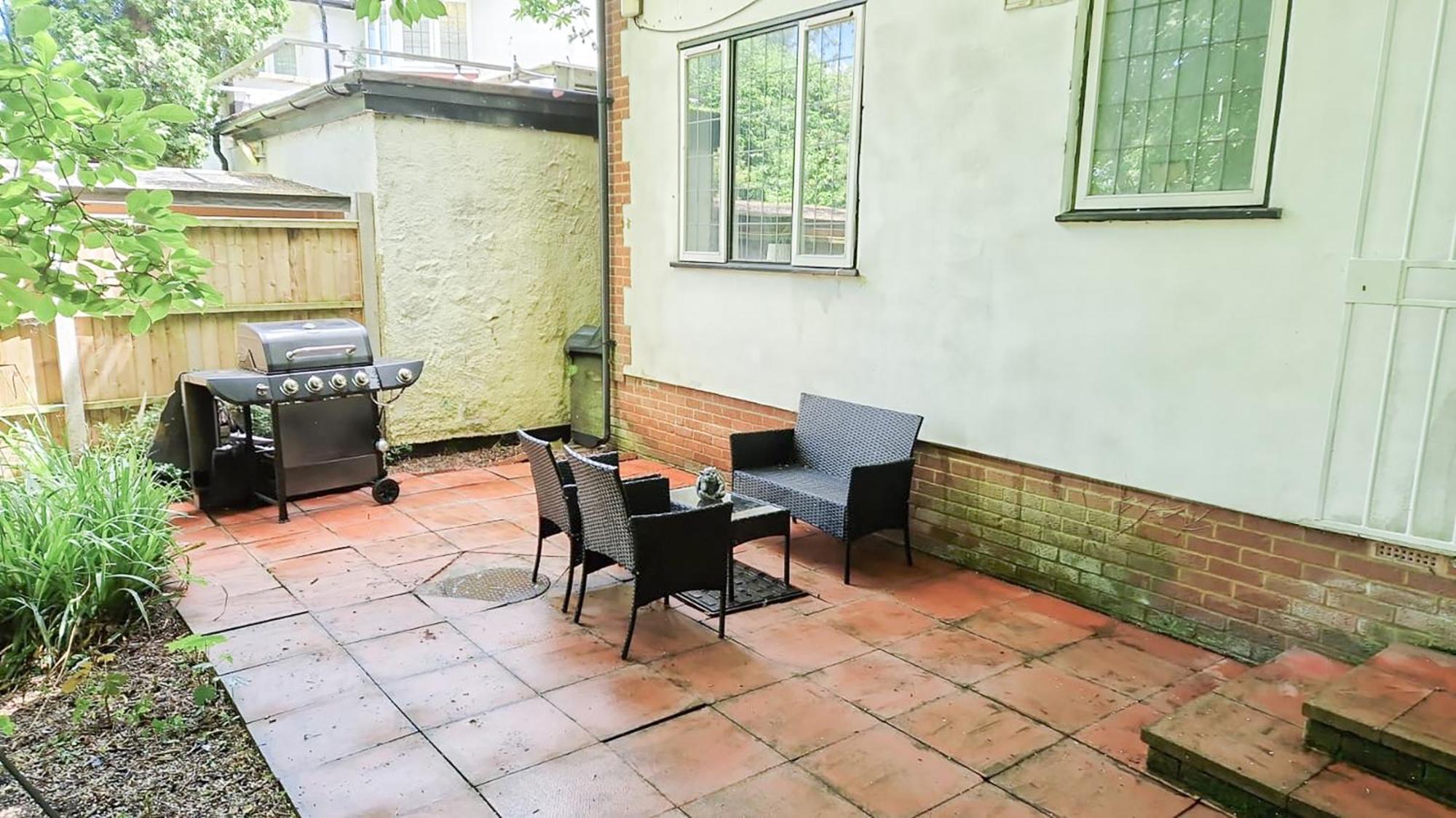 Appartement Cosy Near Hampstead Heath With Free On-site Parking & Private Gardens, Golders Green Londen