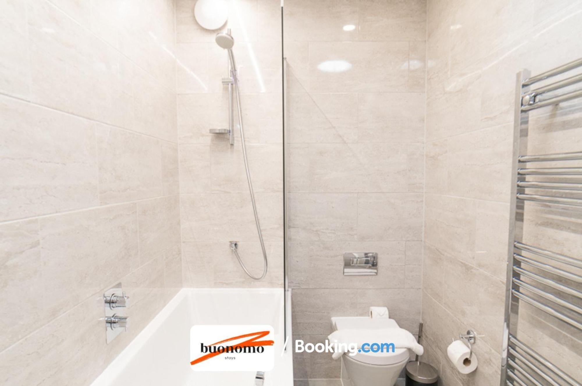 Two Bedroom At Buonomo Short Lets & Serviced Lägenhet *