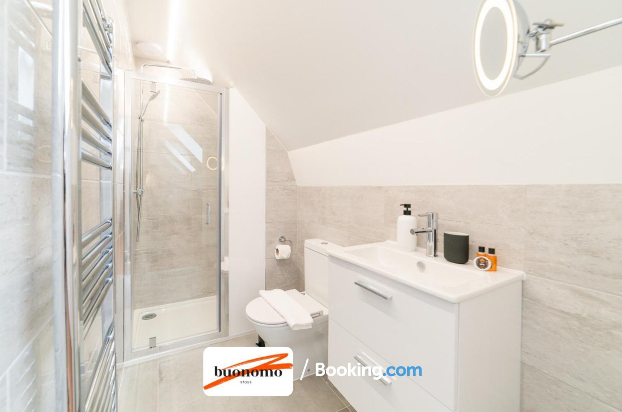 Two Bedroom At Buonomo Short Lets & Serviced Appartement