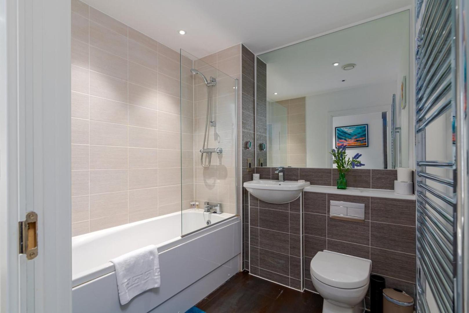 Guestready - Blue Essence Com Varanda Em Woolwich * Londen