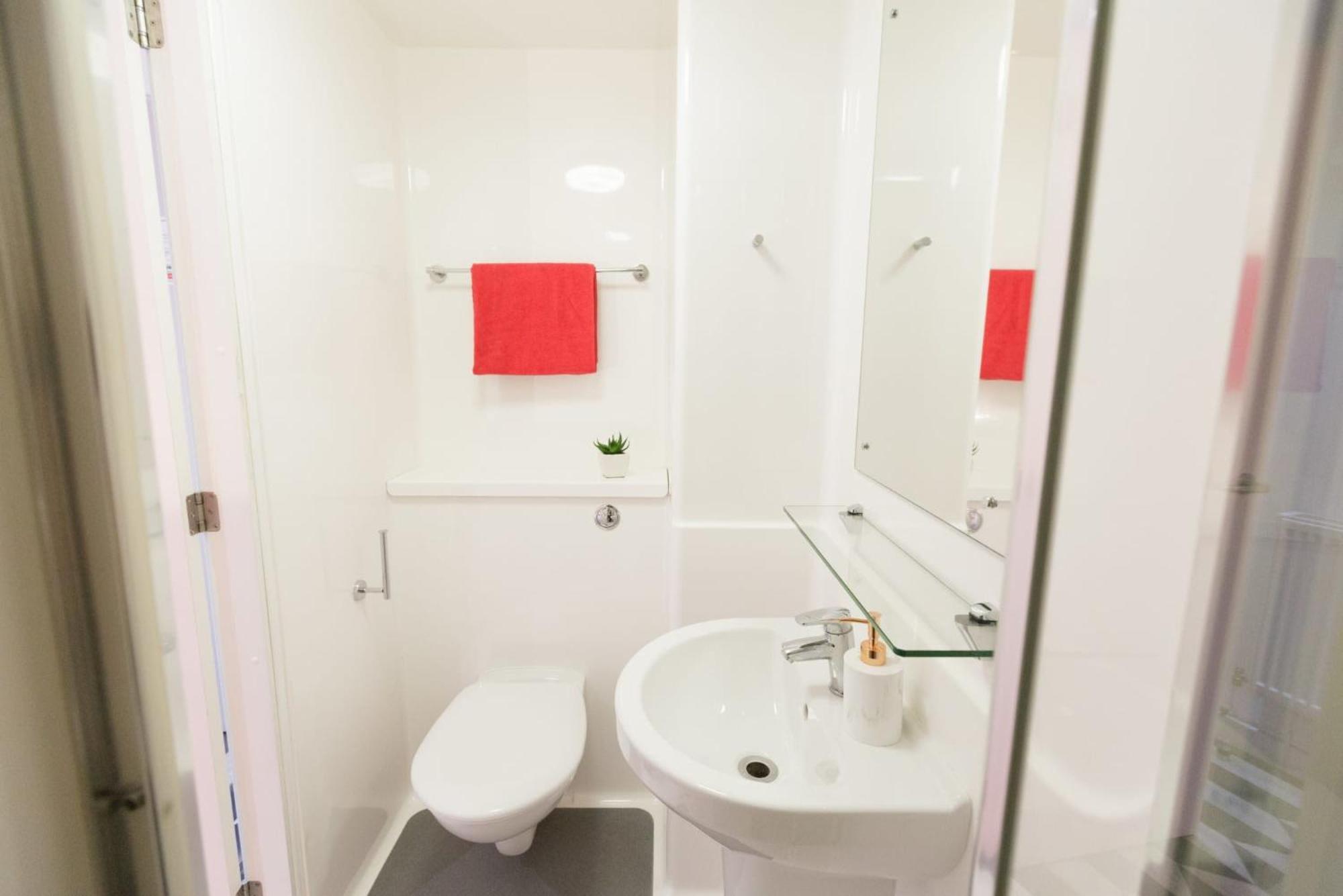Apartment Cosy And Ensuite Bedrooms At New Cross In *