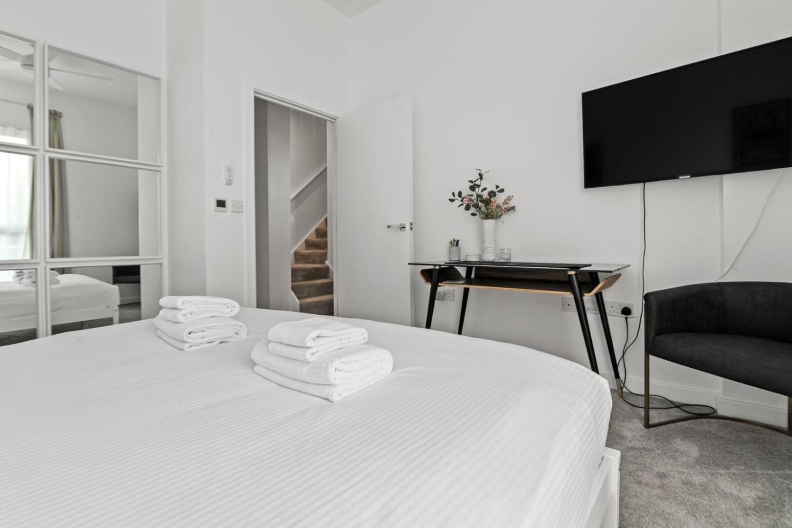 Guestready - A Modern Gem In Acton Apartment
