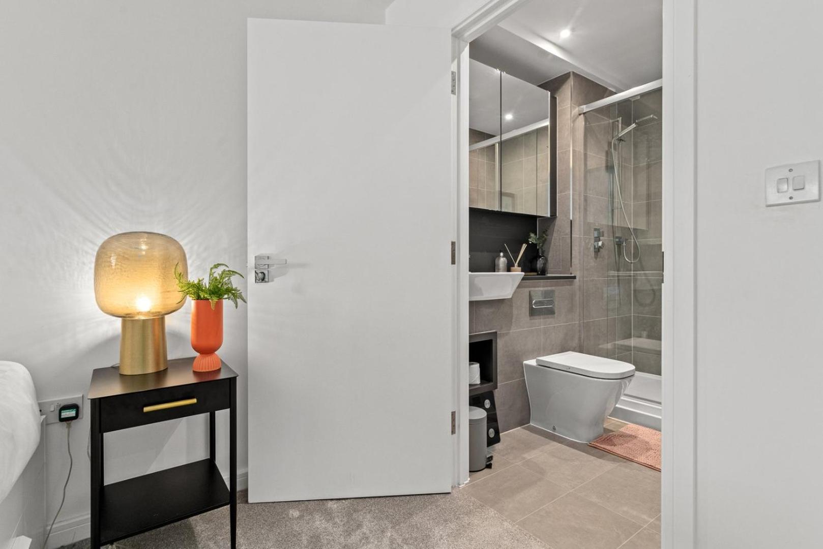 Guestready - A Modern Gem In Acton Apartment *